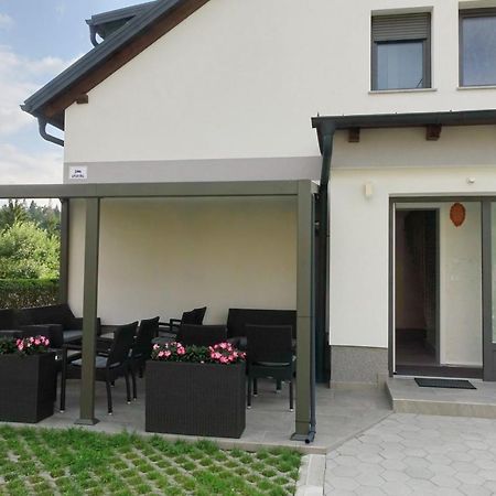 Apartmaji Anita Begunje pri Cerknici ภายนอก รูปภาพ