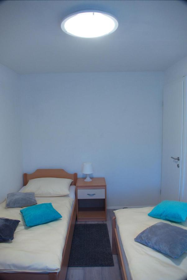 Apartmaji Anita Begunje pri Cerknici ภายนอก รูปภาพ