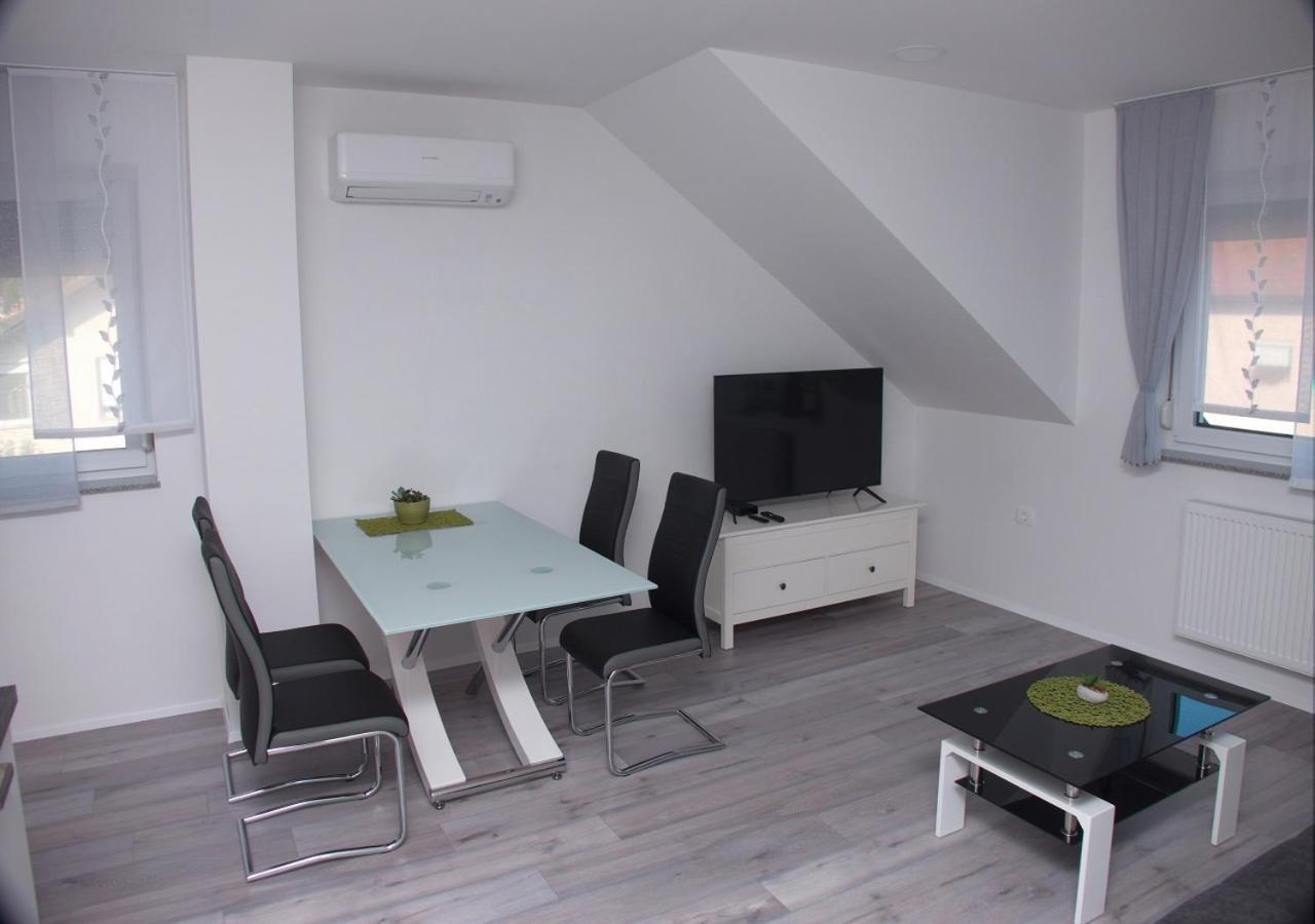 Apartmaji Anita Begunje pri Cerknici ภายนอก รูปภาพ