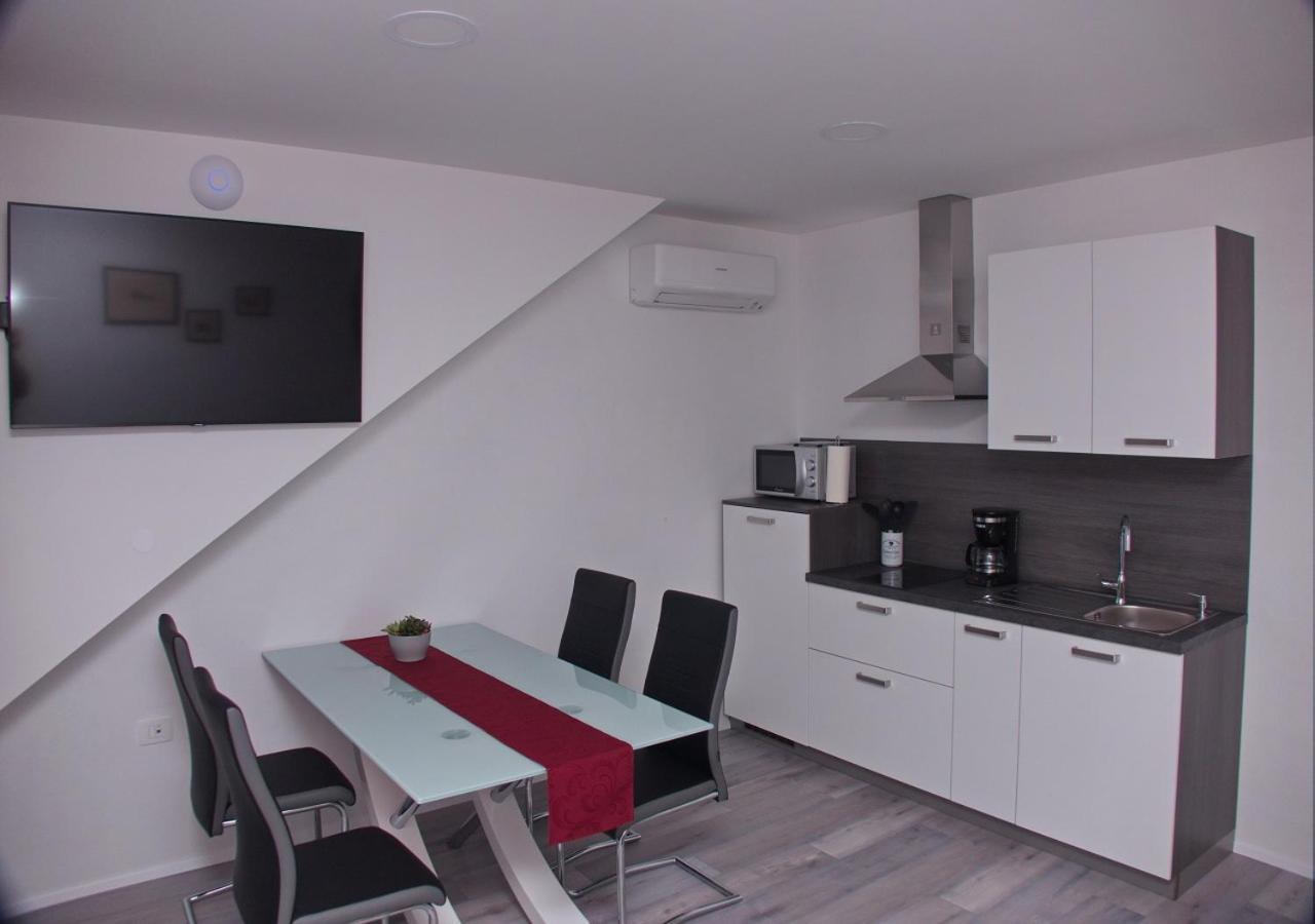 Apartmaji Anita Begunje pri Cerknici ภายนอก รูปภาพ