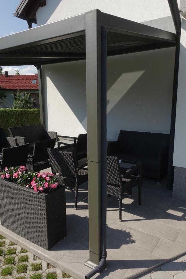 Apartmaji Anita Begunje pri Cerknici ภายนอก รูปภาพ