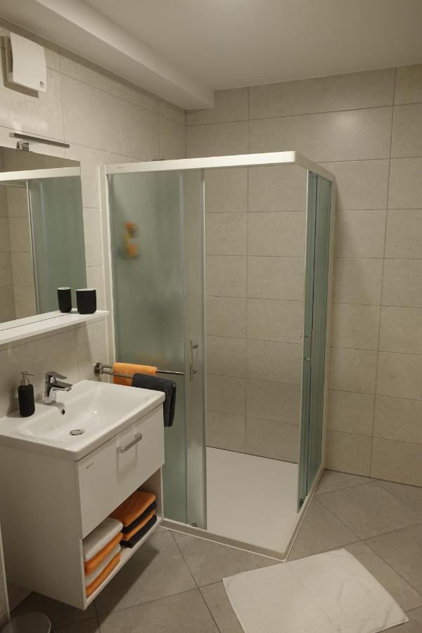 Apartmaji Anita Begunje pri Cerknici ภายนอก รูปภาพ